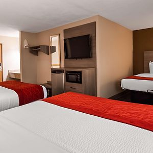Queen Room Three Queen Beds